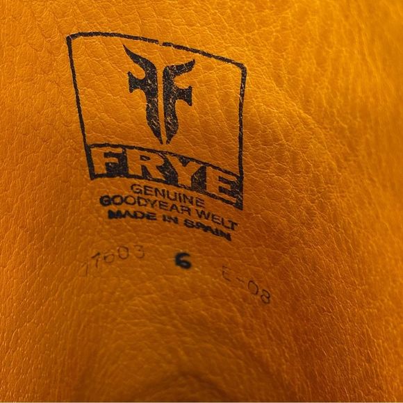 Frye Veronica  Leather Boots Color Brown Fashion Cracked Shiny Finish SZ 6 - Picture 15 of 15